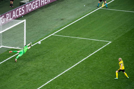 Emil Forsberg of Sweden scores 1-0 behind goalkeeper Martin