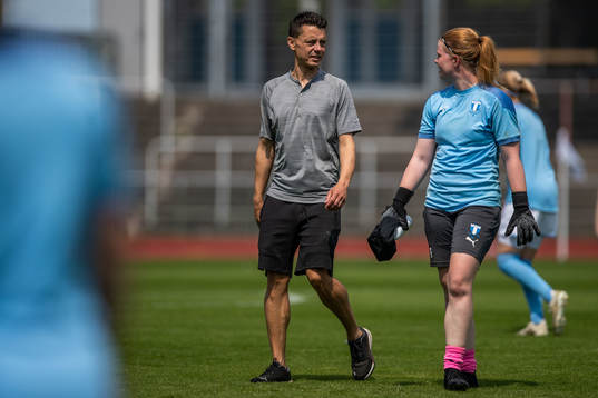 Malmö FFs tränare Fredrik Jahnfors och målvakt Emma