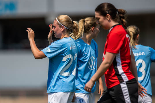 Malmö FFs Rebecka Holm jublar