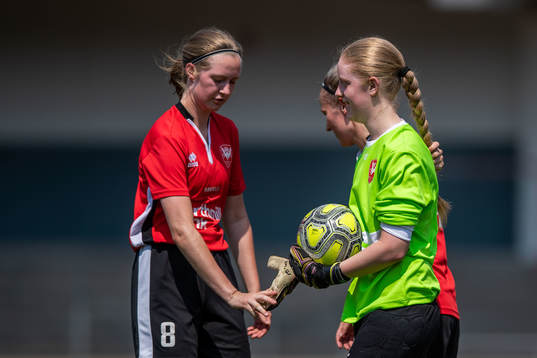 Lindeborgs Frida Lilja och målvakt Madeleine Bengtsson