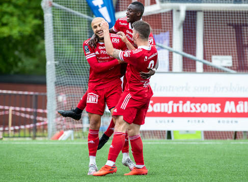 Piteås Pashang Abdulla jublar