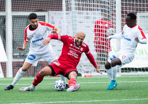 Piteås Pashang Abdulla mot Assyriskas Kevin Sharro och