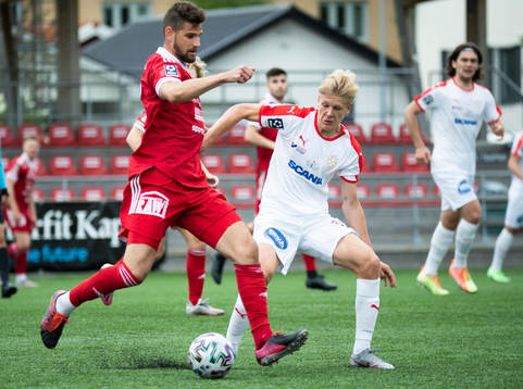 Piteås Filip Stankovic och Assyriskas Marcus Linday