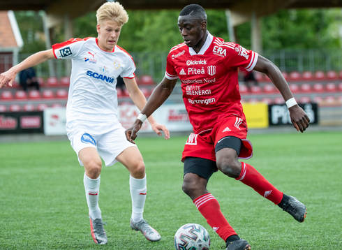 Piteås Modoumatarr Mbye och Assyriskas Marcus Linday