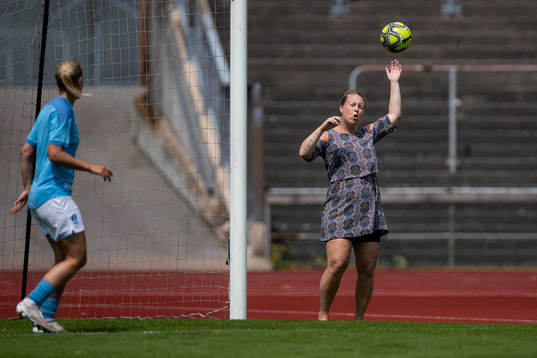 Malmö FFs Caroline Williamsdotter vid sidan av planen
