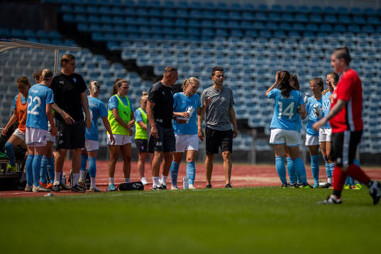 Malmö FFs spelare och ledare samlade