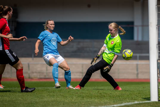 Malmö FFs Madeleine Hejde gör 2-0  bakom Lindeborgs