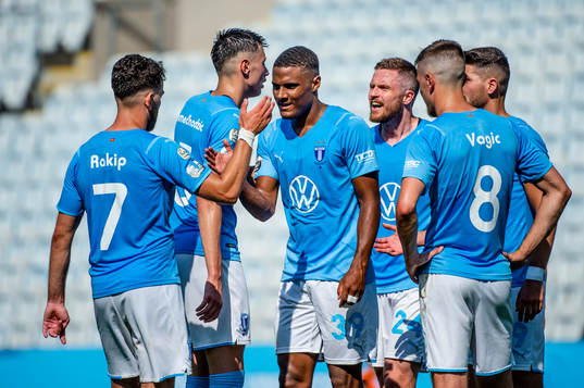 Malmö FFs Amin Sarr jublar med lagkamraterna