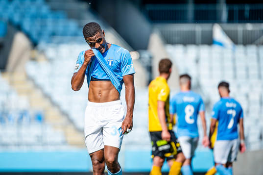 Malmö FFs Amin Sarr deppar
