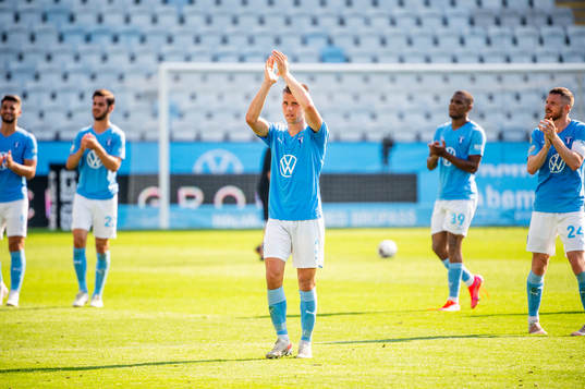 Malmö FFs Jonas Knudsen jublar med lagkamraterna
