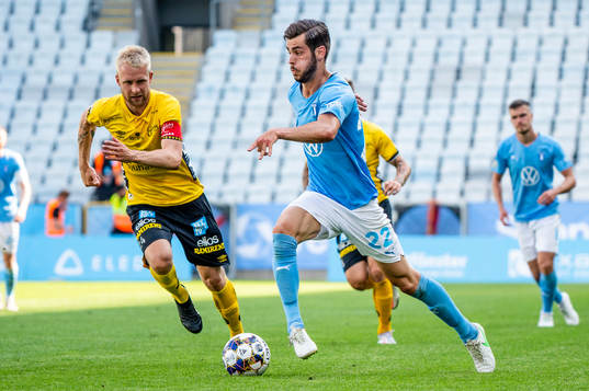 Malmö FFs Adi Nalic mot Elfsborgs Johan Larsson