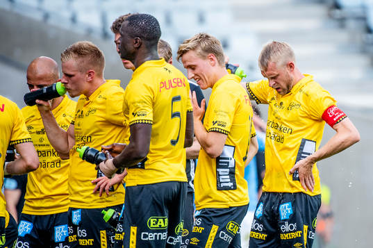 Elfsborgs spelare dricker vatten