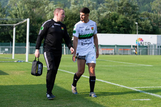 GAIS Emin Grozdanic lämnar planen skadad