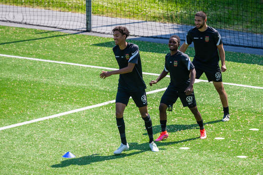 Brommapojkarnas Jesper Ceesay, Jardell Kanga och Omar Faraj