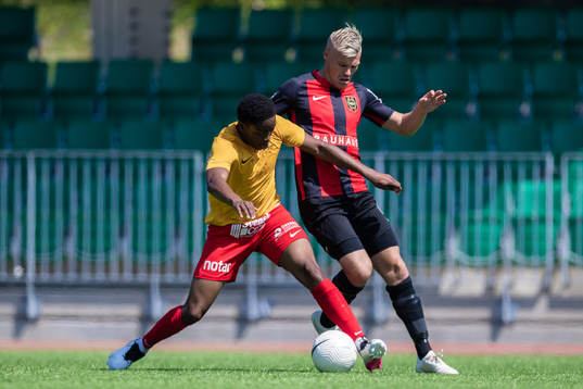 Örebro Syrianskas Nadir Ayeva och Brommapojkarnas Martin