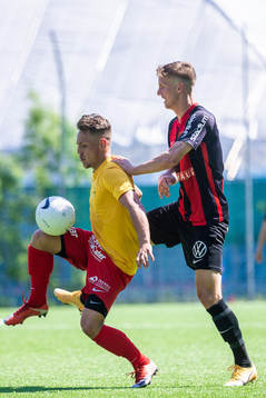 Brommapojkarnas Samuel Leach Holm och Örebro Syrianskas