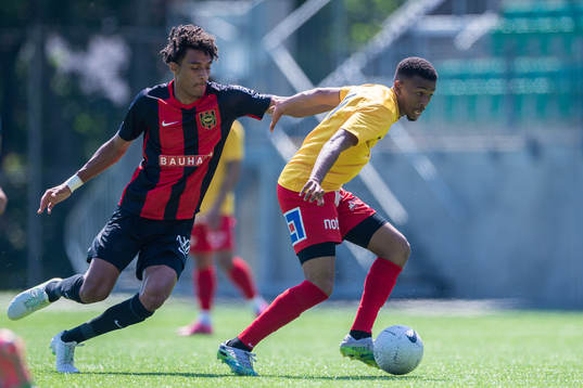 Brommapojkarnas Jesper Ceesay och Örebro Syrianskas Joel