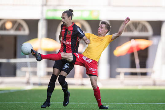 Brommapojkarnas Monir Jelassi och Örebro Syrianskas Felix