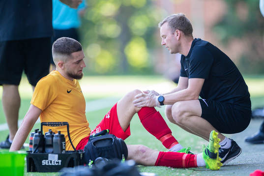 Örebro Syrianskas Adnan Catic får vård