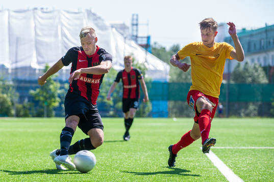 Brommapojkarnas Martin Falkeborn och Örebro Syrianskas