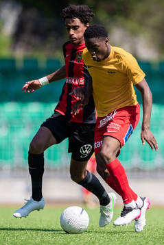Brommapojkarnas Jesper Ceesay och Örebro Syrianskas Nadir