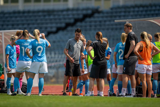 Malmö FFs tränare Fredrik Jahnfors och spelare