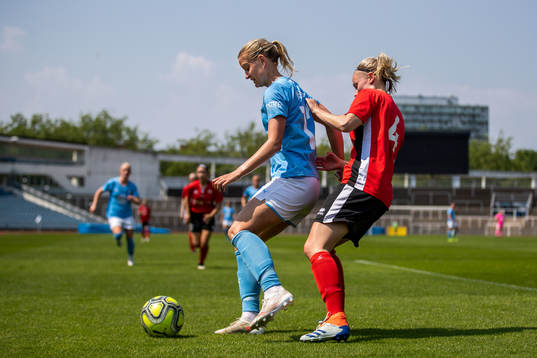 Malmö FFs Annelie Nilsson och Lindeborgs Julia Samuelsson