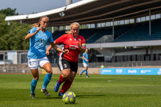 Malmö FFs Elin Björklund och Lindeborgs Sofia Jönsson