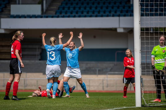 Malmö FFs Madeleine Hejde jublar med lagkamrater