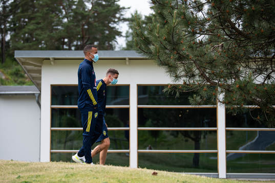 Robin Quaison and Mikael Lustig of the Swedish national