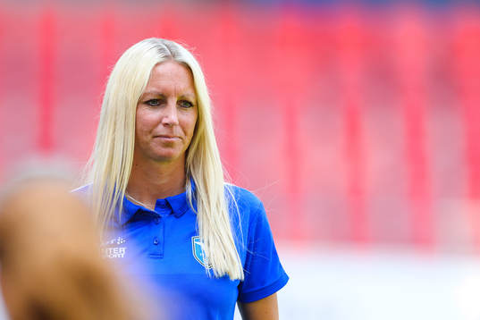 Växjös tränare Maria Nilsson före fotbollsmatchen i