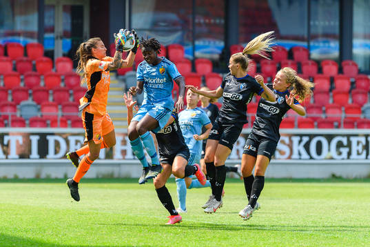 Djurgårdens målvakt Kelsey Daugherty gör en räddning
