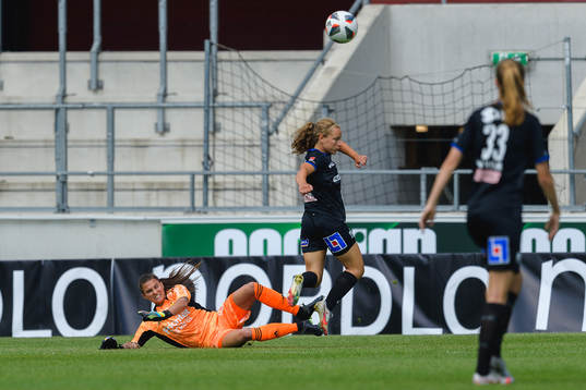 Djurgårdens målvakt Kelsey Daugherty gör en räddning