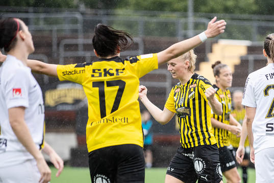Häckens Stina Blackstenius jublar