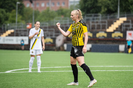Häckens Stina Blackstenius jublar