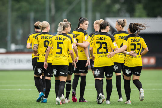 Häckens Anna Julia Csiki jublar