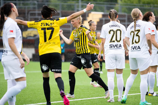 Häckens Stina Blackstenius jublar