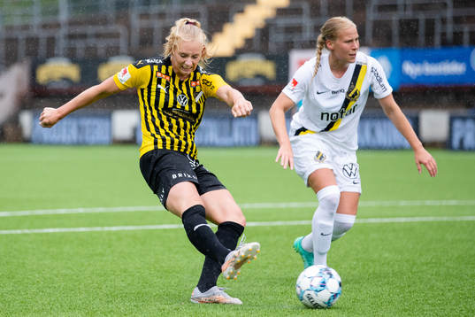 Häckens Stina Blackstenius skjuter 2-0