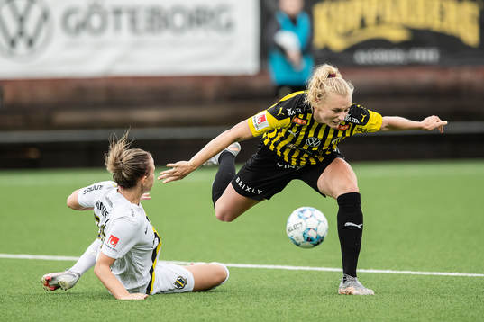 s Evelina Finndell och Häckens Stina Blackstenius