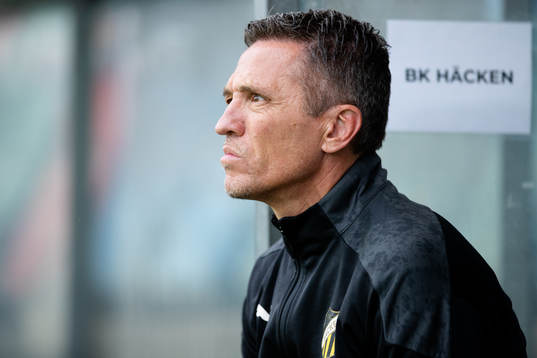 Häckens tränare Mats Gren innan fotbollsmatchen i