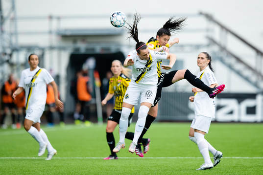 s Hallbera Gisladottir och Häckens Anna Julia Csiki