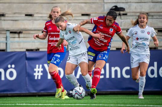 Rosengårds Jelena Cankovic och Paulina Nyström och
