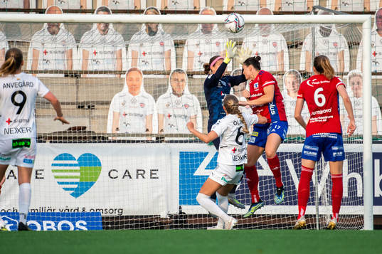 Vittsjös Emily Gielnik nickar in 2-1