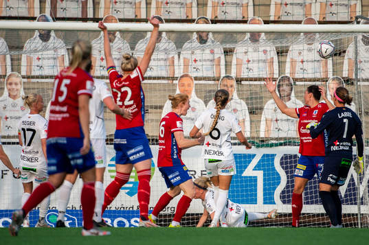 Vittsjös Emily Gielnik jublar
