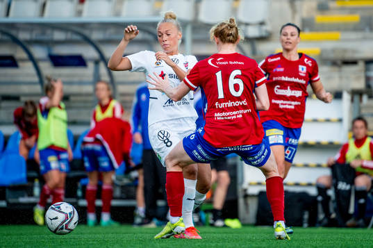 Rosengårds Hanna Bennison mot Vittsjös Clare Polkinghorn