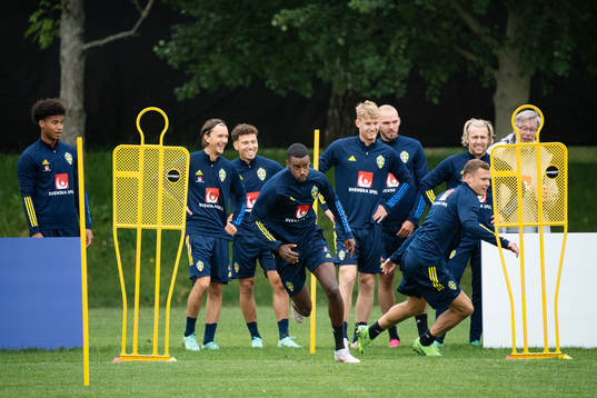 Alexander Isak and Viktor Claesson of the Swedish national
