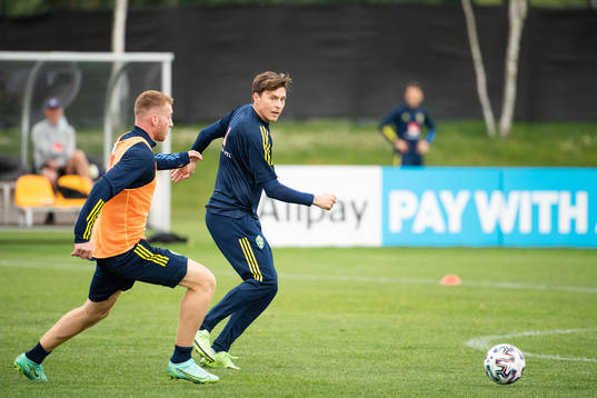 Dejan Kulusevski and Victor Nilsson Lindelöf of the