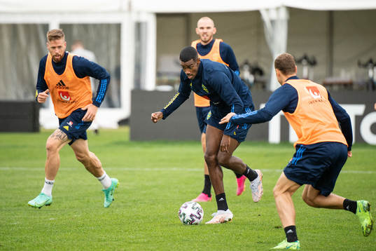 Pontus Jansson and Alexander Isak of the Swedish national