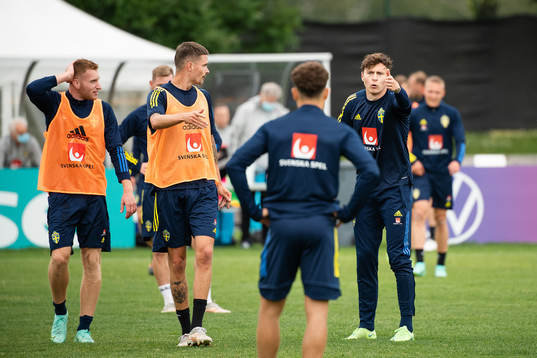 Mikael Lustig and Victor Nilsson Lindelöf of the Swedish