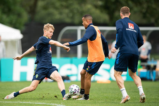 Filip Helander and Robin Quaison of the Swedish national
